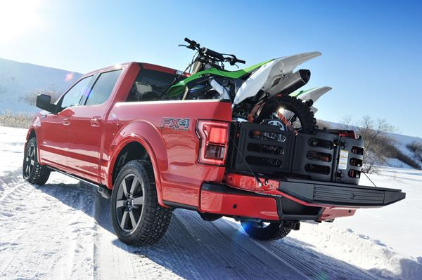 Ford dévoile le nouveau pickup F-150 au salon de Détroit