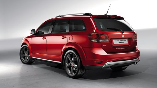 Le Fiat Freemont Cross se caractérise par une apparence de baroudeur