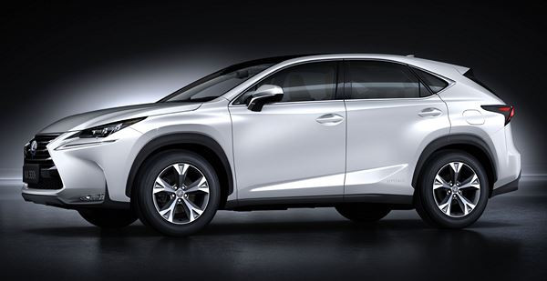 Le crossover compact premium Lexus NX affiche un design incisif