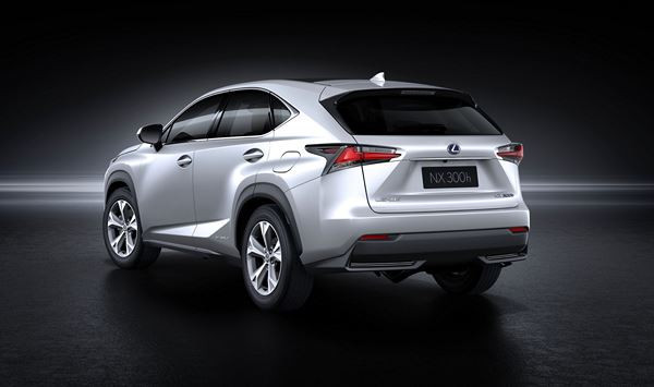 Le crossover compact premium Lexus NX affiche un design incisif