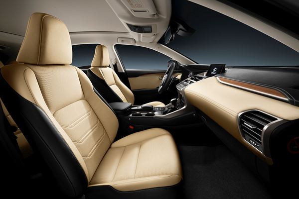 Le crossover compact premium Lexus NX affiche un design incisif