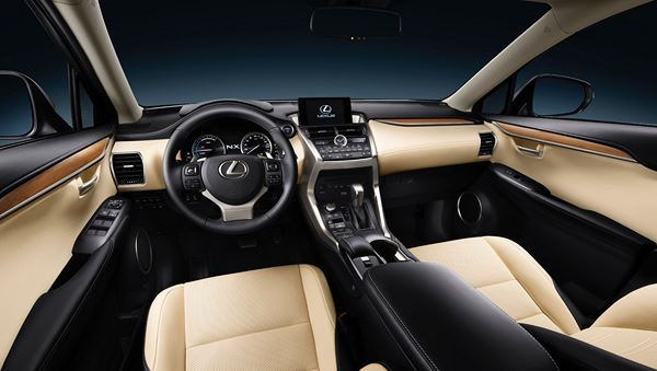 Le crossover compact premium Lexus NX affiche un design incisif