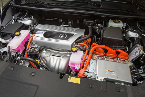 Le crossover compact premium Lexus NX affiche un design incisif