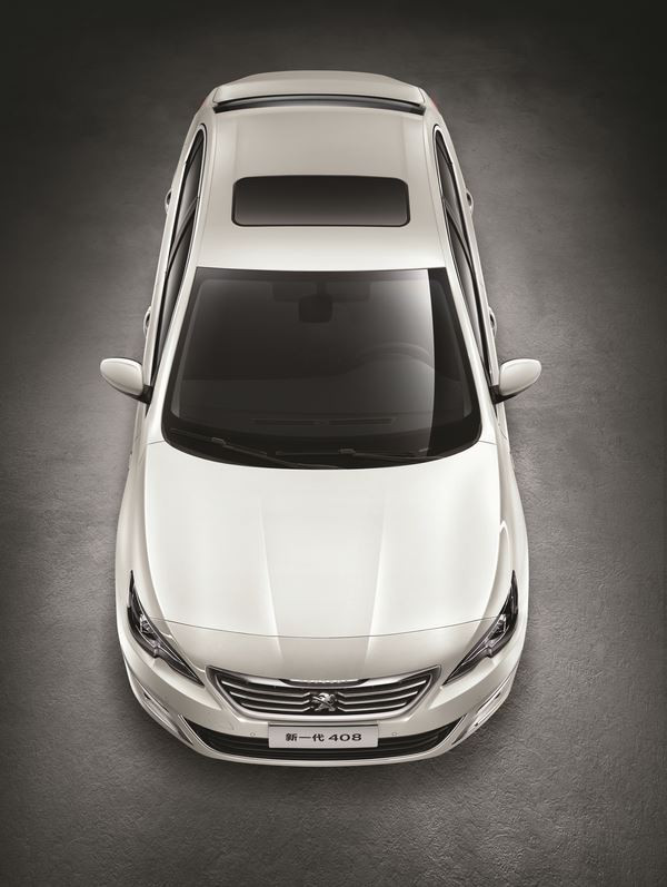 Une berline statutaire Peugeot 408 pour le segment C supérieur chinois