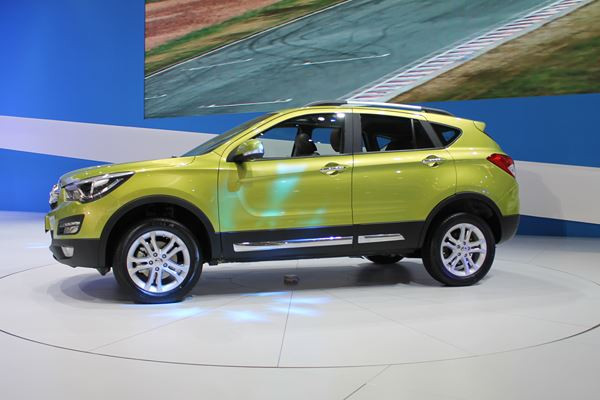 Dans les allées du salon de l'automobile de Pékin 2014