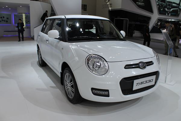 Dans les allées du salon de l'automobile de Pékin 2014