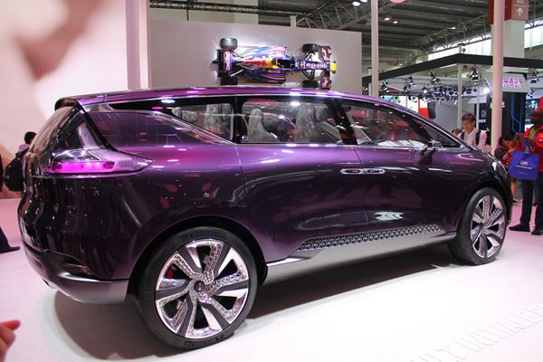 Dans les allées du salon de l'automobile de Pékin 2014