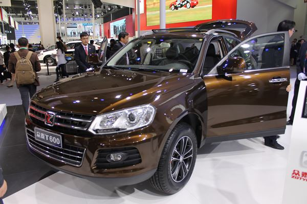 Dans les allées du salon de l'automobile de Pékin 2014