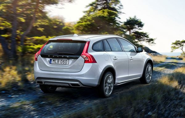 Le Volvo V60 en mode Cross Country au salon de Los Angeles