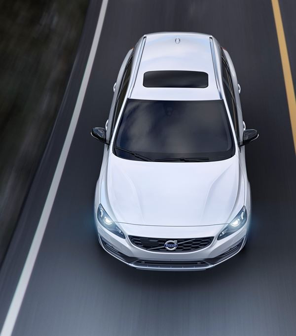 Le Volvo V60 en mode Cross Country au salon de Los Angeles
