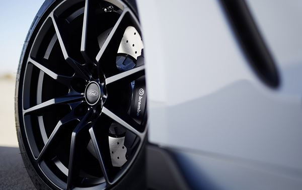 Ford dévoile la Mustang Shelby GT350 à Los Angeles
