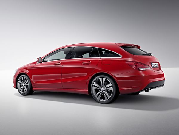 Le break de chasse compact Mercedes CLA Shooting Brake en approche