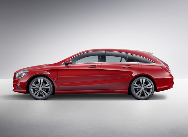 Le break de chasse compact Mercedes CLA Shooting Brake en approche