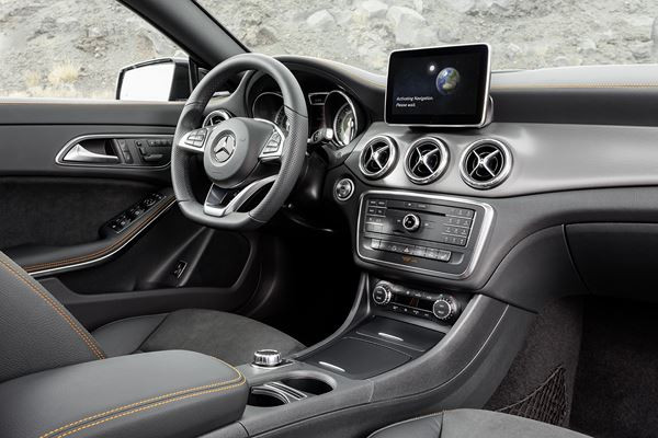 Le break de chasse compact Mercedes CLA Shooting Brake en approche