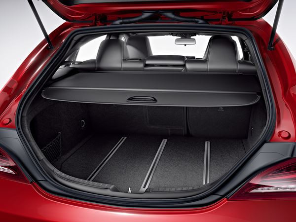 Le break de chasse compact Mercedes CLA Shooting Brake en approche
