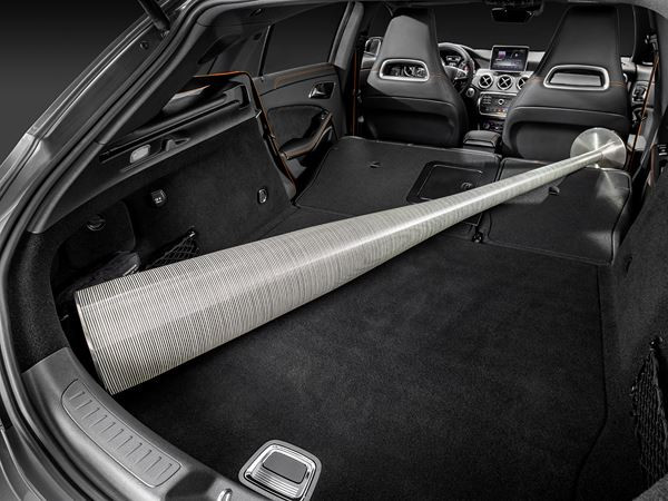 Le break de chasse compact Mercedes CLA Shooting Brake en approche