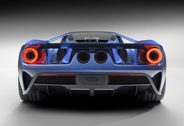 Ford lève le voile sur la future super sportive Ford GT au salon de Détroit