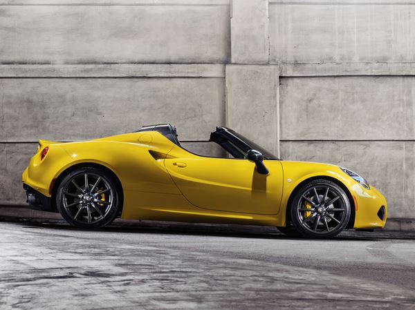 La nouvelle Alfa Romeo 4C Spider se dévoile à Détroit