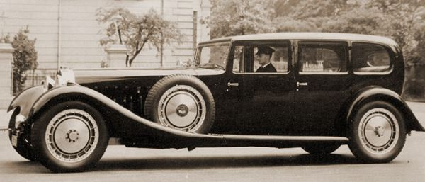La quarantième édition du salon Rétromobile ouvre ses portes