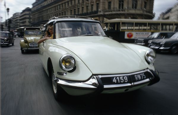 La quarantième édition du salon Rétromobile ouvre ses portes
