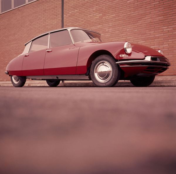 La quarantième édition du salon Rétromobile ouvre ses portes