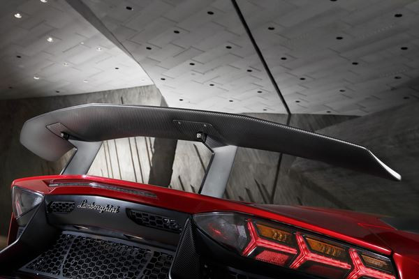 La Lamborghini Aventador LP 750-4 Superveloce développe 750 ch
