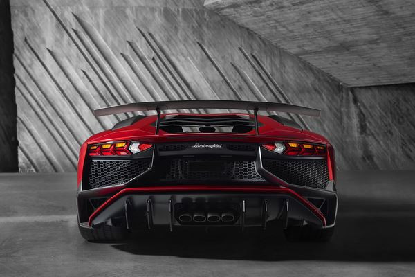 La Lamborghini Aventador LP 750-4 Superveloce développe 750 ch