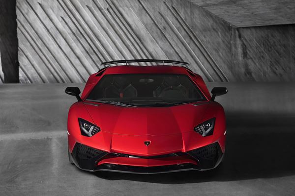 La Lamborghini Aventador LP 750-4 Superveloce développe 750 ch