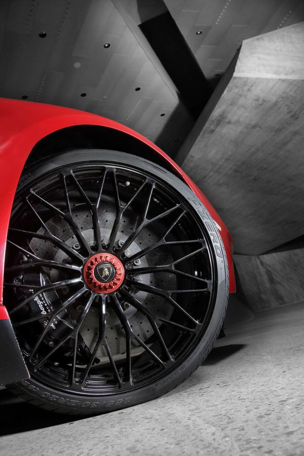 La Lamborghini Aventador LP 750-4 Superveloce développe 750 ch