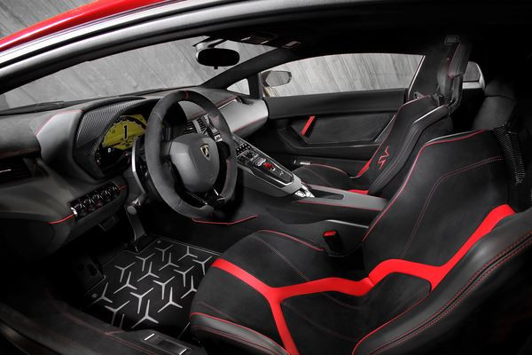 La Lamborghini Aventador LP 750-4 Superveloce développe 750 ch