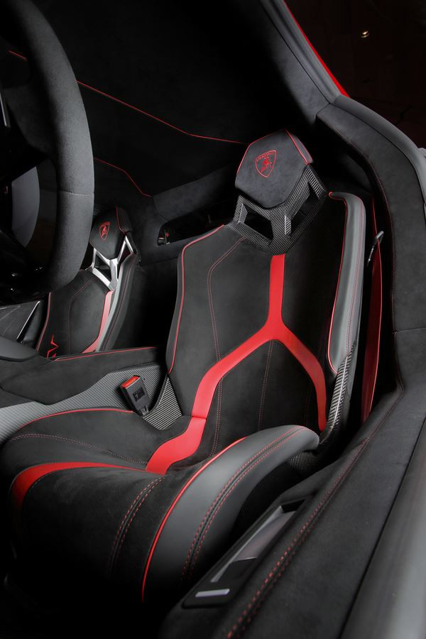 La Lamborghini Aventador LP 750-4 Superveloce développe 750 ch