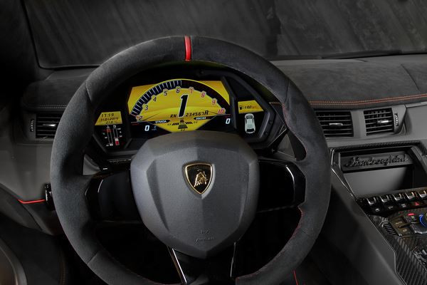 La Lamborghini Aventador LP 750-4 Superveloce développe 750 ch