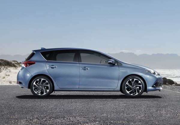 La Toyota Auris bénéficie d'un style plus affirmé et de nouvelles motorisations