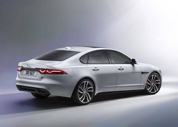 Une nouvelle Jaguar XF plus légère et plus efficace
