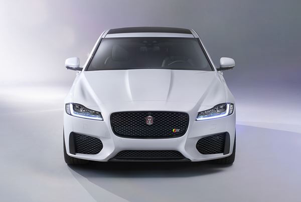 Une nouvelle Jaguar XF plus légère et plus efficace