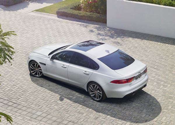 Une nouvelle Jaguar XF plus légère et plus efficace