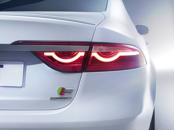Une nouvelle Jaguar XF plus légère et plus efficace