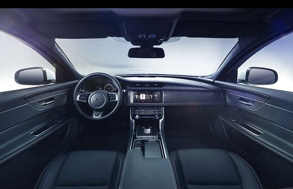 Une nouvelle Jaguar XF plus légère et plus efficace