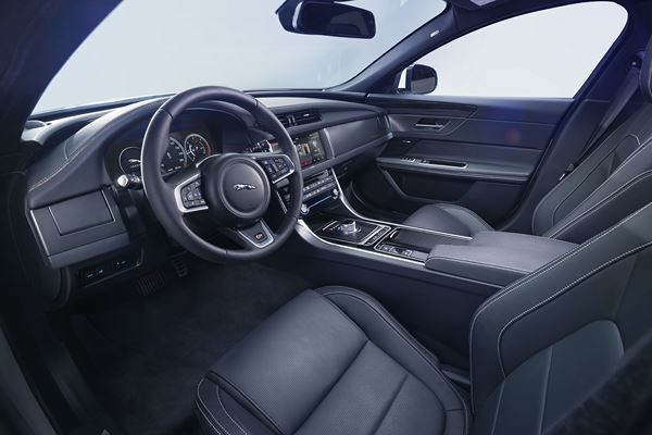 Une nouvelle Jaguar XF plus légère et plus efficace