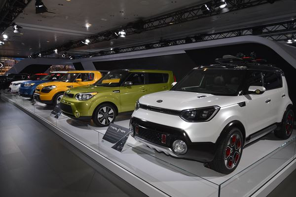 L'édition 2015 du salon de l’automobile de New York ouvre ses portes au public