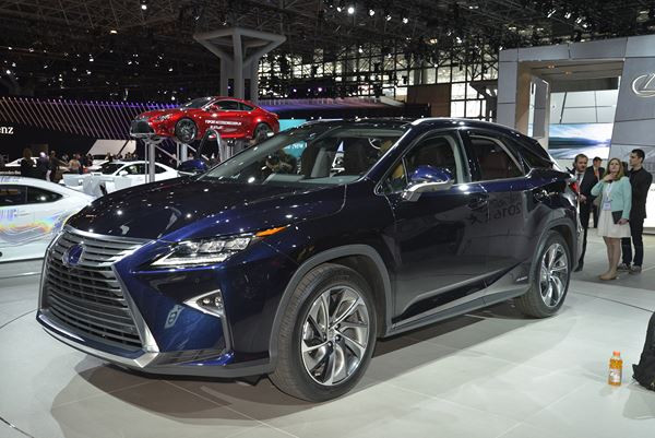 L'édition 2015 du salon de l’automobile de New York ouvre ses portes au public