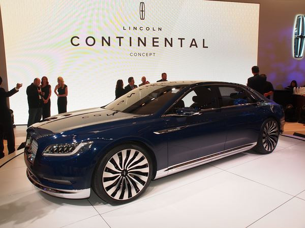 L'édition 2015 du salon de l’automobile de New York ouvre ses portes au public