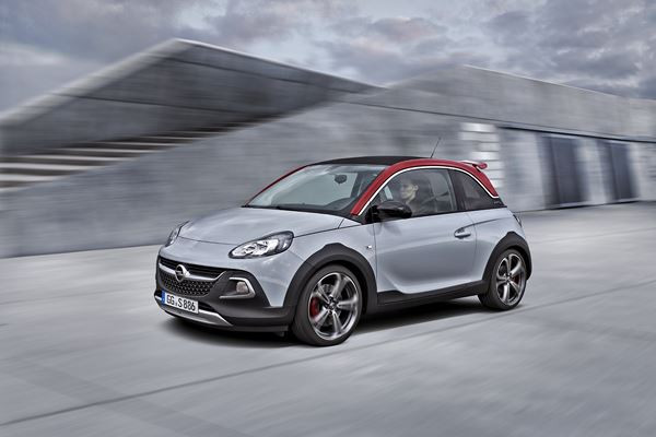Le mini crossover urbain découvrable Opel Adam Rocks se dévoile en mode S