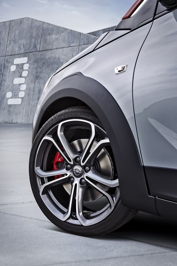 Le mini crossover urbain découvrable Opel Adam Rocks se dévoile en mode S