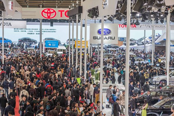 Le 16ème salon automobile de Shanghai ouvre ses portes au public