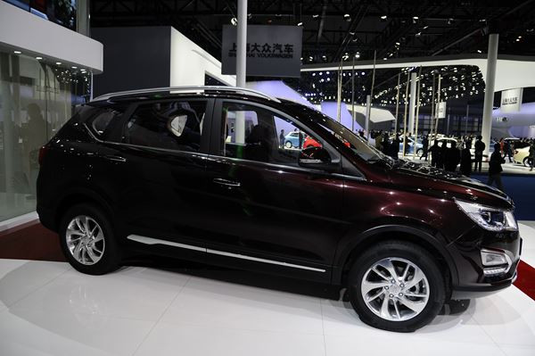 Le 16ème salon automobile de Shanghai ouvre ses portes au public