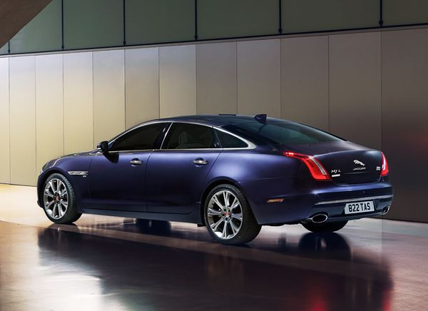 La berline de luxe Jaguar XJ s'offre des retouches stylistiques