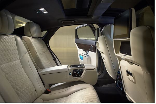 La berline de luxe Jaguar XJ s'offre des retouches stylistiques