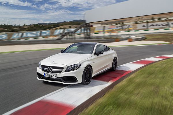 La Mercedes-AMG C 63 Coupé revendique une identité technique et visuelle propre
