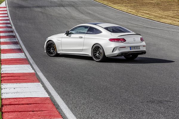 La Mercedes-AMG C 63 Coupé revendique une identité technique et visuelle propre